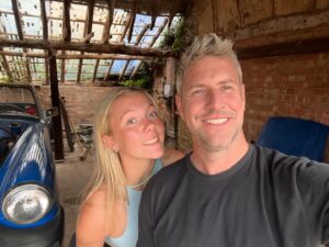 Ant Anstead Instagram - My beautiful little lady joined me onset today of my new show! And (of course) she jumped in with BOTH FEET!! 

Drilling, grinding and welding!! And then she even jumped into some house work!! 

I’m not sure there is anything this lady cannot do!!??? And she’s a natural on telly…

Looking forward to sharing this crazy adventure!! Cars and houses….. coming soon #TheNakedMechanic x