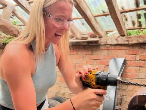 Ant Anstead Instagram - My beautiful little lady joined me onset today of my new show! And (of course) she jumped in with BOTH FEET!! 

Drilling, grinding and welding!! And then she even jumped into some house work!! 

I’m not sure there is anything this lady cannot do!!??? And she’s a natural on telly…

Looking forward to sharing this crazy adventure!! Cars and houses….. coming soon #TheNakedMechanic x