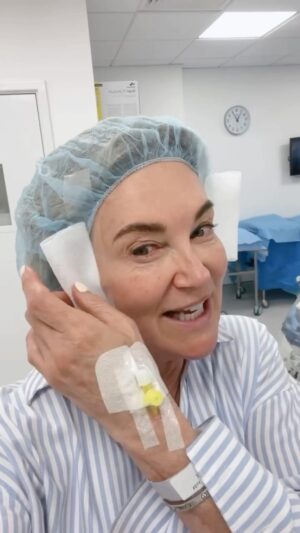 Anthea Turner Instagram - TW - Needles (skip from 30-40 seconds to avoid) 🚨A little Blepharitis update or, drippy eye as I call it. 
If you suffer from this eye problem, you will know how totally annoying and complex it is to manage. 

My eyelids became sore scaly and inflamed the inside of my eyes were constantly pink and tears were flowing.

Reasons are varied but mainly related to age, hormones, dry eye, over production of eye oil (our lubricant for blinking) and in my case small tear ducts. Who would have known I had them until my eyes went under a microscope.

They are now not so small after an operation to widen them. I’ve spent a week with little bruises, ointment and drops but now beginning to see the benefit. 

My eyes for the first time since the beginning of the year look white again no ‘dripping’ and the skin around them, due to my diligent use of BALM 6 on the end of a cotton bud no longer look angry, scaly and puffy.

Not 100% sure I’m out of the woods, but definitely on the right track and understand the problem so much more - Knowledge is power!

@susansarangapani , the Ophthalmic surgeon who works with the team at OCL Vision was amazing.
Her explanation of my problem, options and realistic prognosis were very clear.

I will be seeing her again in a few weeks time and will let you know how I get on but at the moment I’m extremely happy, don’t have tissues stuffed in every pocket and have to keep telling people “No I’m not crying”

Big thank you to the fantastic team @ocl_vision