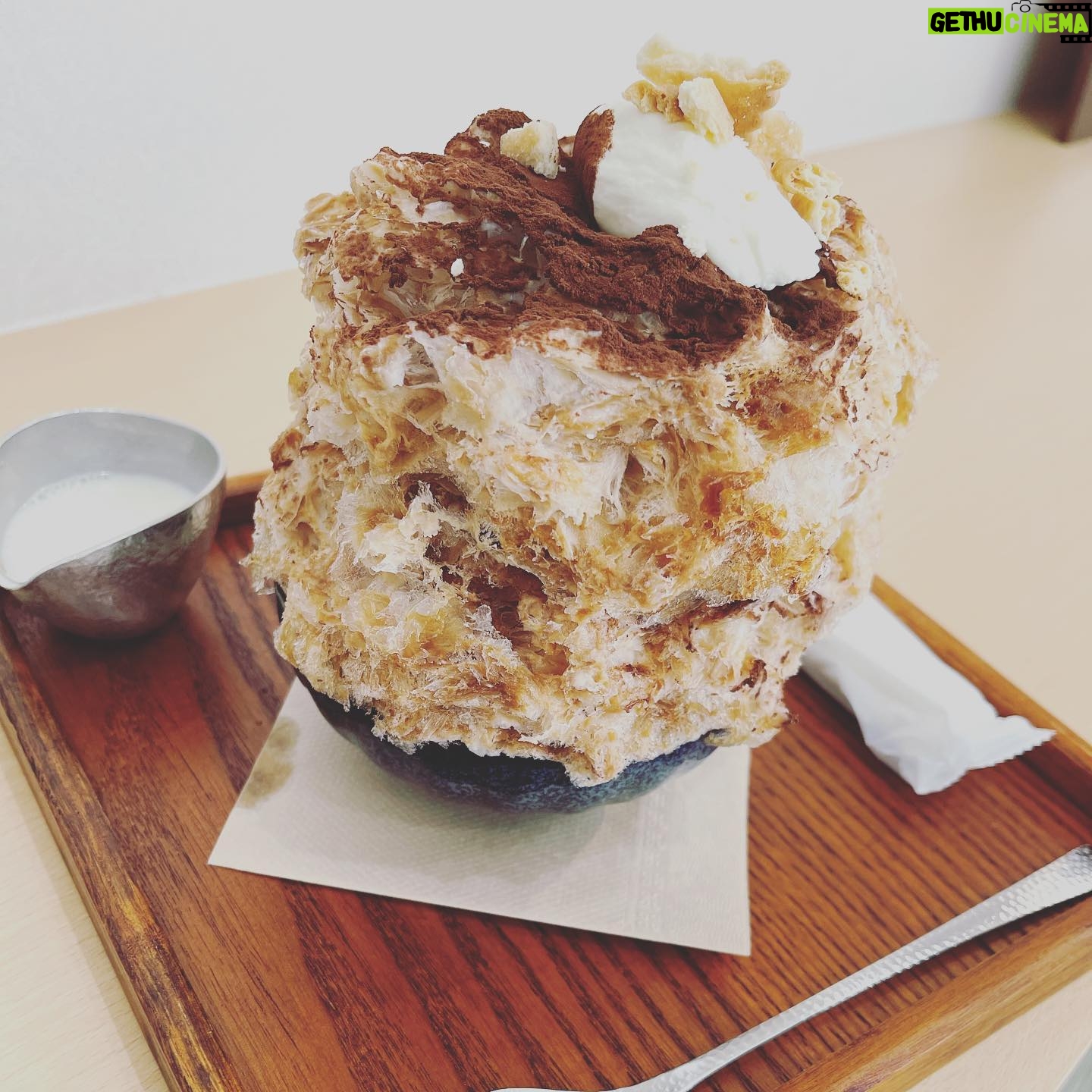 Anthony - 2.1K Likes - 友達が美味いって絶賛しているカキ氷屋さんにきて食べてみたら絶品だった!
#カキ氷
#かき氷
#カキ氷
#かき氷
#カキ氷
#かき氷
#八ヶ岳氷菓店
#八ヶ岳氷菓店新検見川店
#ただ1人カキ氷ちと恥ずかしかった
#いつかカップルできたい
#そんで
#たまたま
#偶然
#芸人をやめてしまった元同期が
#働いていた笑
#ティラミスのカキ氷まじうま