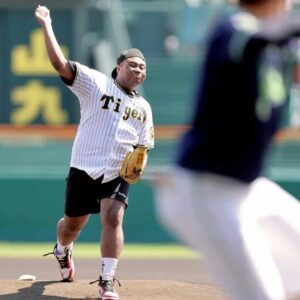 Anthony Instagram - 甲子園で始球式しました！！！

#ほほ助っ人外国人
#キューバの中継ぎ
#小学生の時の異名は
#板橋の怪物
#阪神タイガース
#最高
#aj1 
#aj1chicago