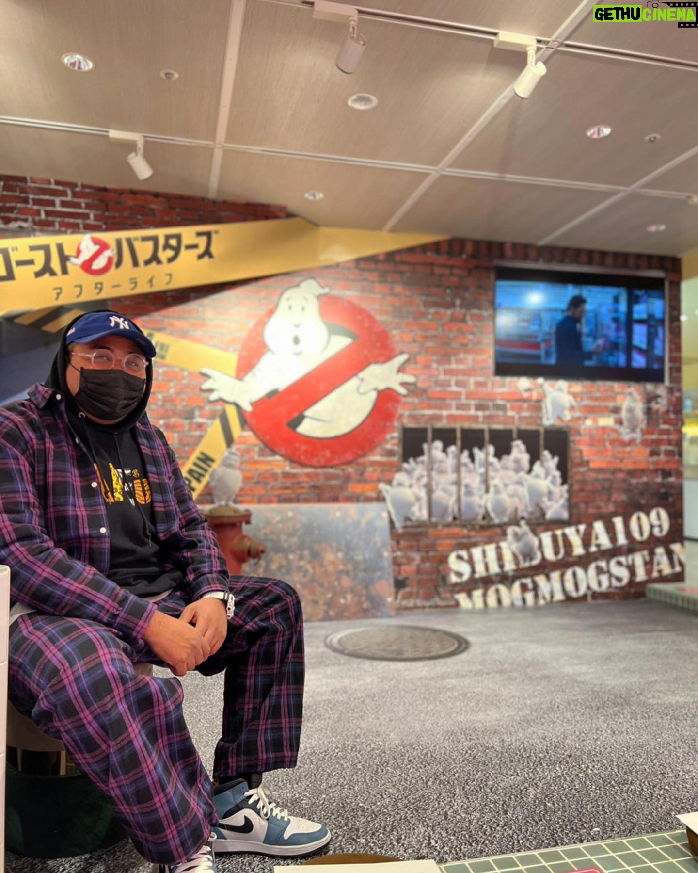Anthony - 1.9K Likes - ゴーストバスターズ!!!
大好きゴーストバスターズ!!!
#ゴーストバスターズ
#モグモグ109
#早く映画観たい
#てか5年ぶりぐらいに109の中入ったけどマジはずい
#186センチの118キロの外国人目立ちまくり
#ここのフォトスペースだけ唯一馴染めた
#JKがこちらを指差しながら芸人のアントニオだーって言ってた
#ちょっと間違えてる