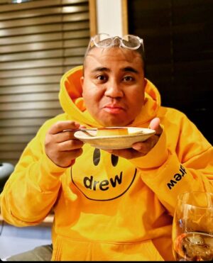 Anthony Instagram - プリン食べてたら自分自身がプリンカラーのプリンの化け物みたいになっていた

#プリン
#🍮
#ぷりん
#🍮
#pudding 
#🍮