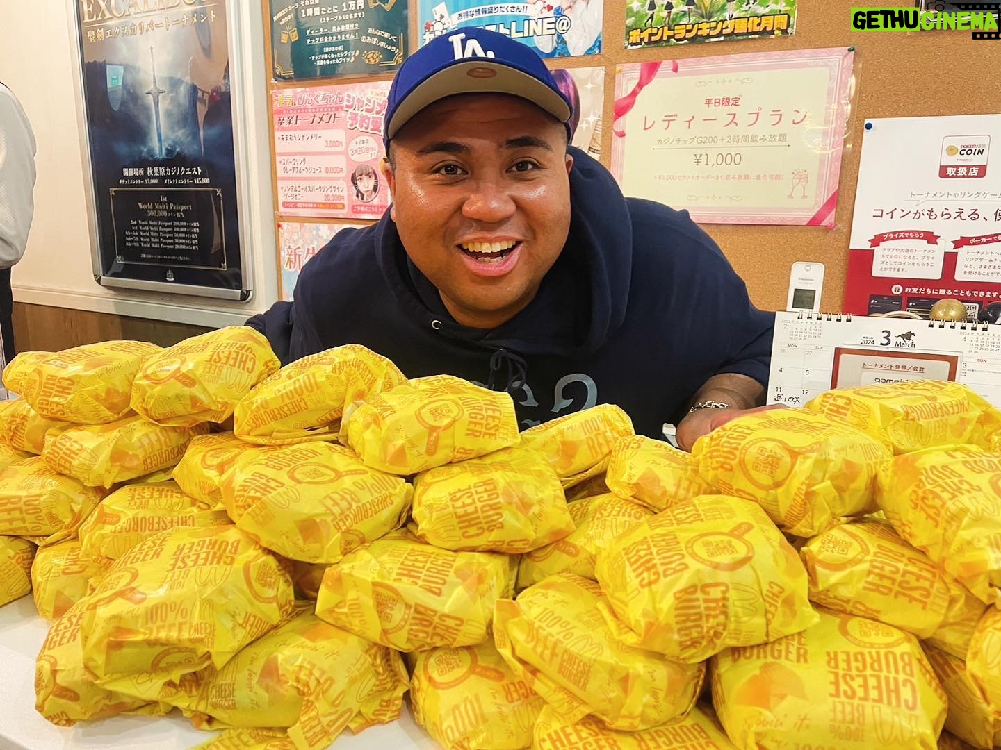 Anthony - 1.9K Likes - チーズバーガー100個🍔🍔🍔
#マクドナルド
#mcdonalds
#チーズバーガー
#🍔
#10年連続ハンバーガーが似合う芸能人ランキング1位