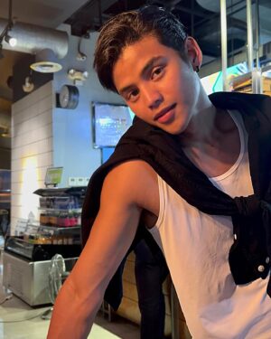 Anthony Flores Instagram - Eyebags👀