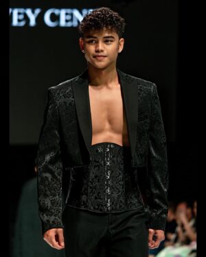 Anthony Flores Instagram - @harvey_cenit x @thefashion.factor