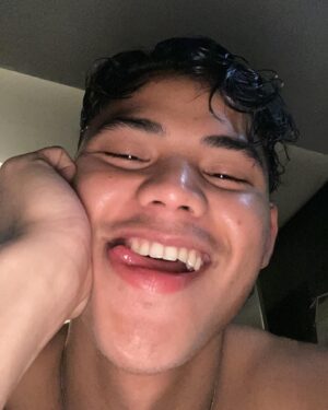 Anthony Flores Instagram - Hi 😘