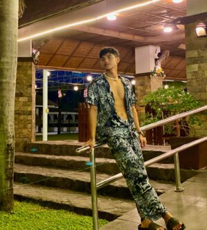 Anthony Flores Instagram - Goodnight! 🔥 

Thank you @mermaidclothing.ph