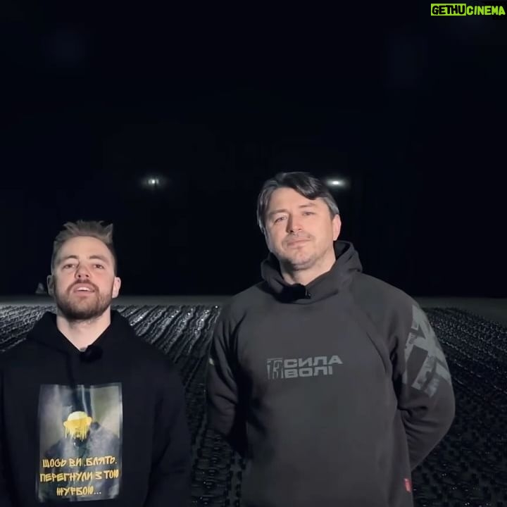 Anton Tymoshenko - 10.6K Likes - Це я цілую один з 206 FPV (7-дюймові FOXEER), які були придбані на частину коштів з благодійного євротуру «На межі» (3,6 млн грн).
Це наші з вами дрони. Ми купили їх разом. Дякую, що приходите. Хтось скаже, що жартики не на часі, але думаю нашим сусідам після зустрічі з цими fpv буде не смішно. Горніть вправо, там ще Сергій вам зробить низький уклін.
Спочатку я запостив цей пост з піснею Kiss - I was made for loving you baby. Але виявляється якщо додати пісню, то відео заглючує. Тому тепер пост без пісні, але зі словами Притули. Думаю, хороший бартер.