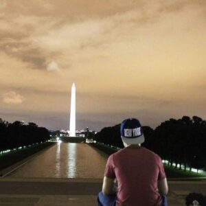 Anton Tymoshenko Instagram - Це я на Work&Travel в США в 2014 році. Поїхав заробляти гроші. Пройшло 10 років, знов їду у штати з точно такою метою: заробити грошей і віддати їх ЗСУ. 

Єдина відмінність цей раз буде ще і Канада і працювати я буду не касиром, тату майстром чи менеджером в готелі (це мої три роботи з 2014), а тим, що вмію краще - стендап. Хоча касир я теж був розйобний. 

Квитки на концерти в США і Канаді в описі профілю.