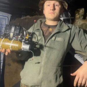 Anton Tymoshenko Instagram - Звііііііііт з яким ми забарились, але не забарились з дронами. 
Робили і відправляли fpv по готовності. 
В каруселі всі пташки які ми зробили і відправили військовим. 
Дрони виконують свою роботу, на відео є підтвердження. І таких підтверджень багато. Тому дякуємо вам і працюємо далі 💪