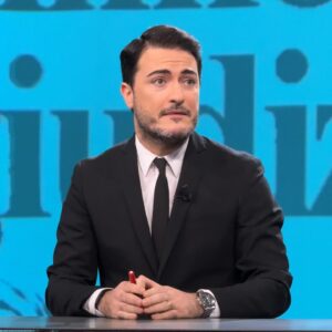 Antonino Monteleone Instagram - «Al giudice occorre più coraggio ad essere giusto apparendo ingiusto, che ad essere ingiusto apparendo giusto».
Lo diceva Piero Calamandrei ed è un insegnamento sempre attuale!

Ieri sera un milione di persone hanno deciso di affrontare la visione di un racconto complesso, ma necessario.

Davanti alla telecamera avete visto me, ma dietro ogni lavoro importante si muovono  tante persone senza le quali non sarebbe possibile.
Alcune le vedete qui. Altre no.
A tutte sono grato e riconoscente. 

Così come tanta è la gratitudine per voi che ci avete seguito in tantissimi con Le Iene presentano: INSIDE.
Italia 1 ieri sera ha primeggiato nell’informazione. Soprattutto tra i più giovani.

Ora un po’ di riposo e ci rivediamo presto! ❤️

#leiene #inside @redazioneiene