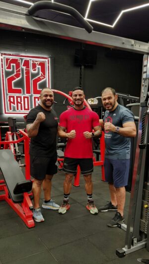 Antônio Rogério Nogueira Instagram - Quando fazemos com dedicação e amor nossa função Deus trás até nós tudo de melhor sem a necessidade de pedir. Hoje sou grato a Deus e as pessoas que convivo no meu ambiente de trabalho pois a cada dia que passa reconheço o quão bom Deus tem sido comigo.

#mma #lfa #ufc #treino #bemestar #academia #minotouromma