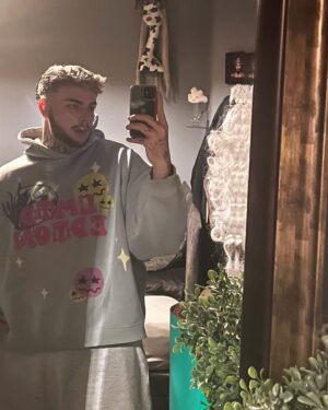 Anubis Finch Instagram - welcome to another instalment of… pictures of my face ☕️🍂 getting into AHS drag tonight.. any guesses as to who I’m becoming for Halloween? 🤭
