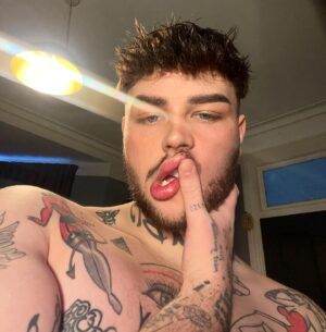 Anubis Finch Instagram - 🥩🥩🥩 back in my fitness bag for 5 minutes & convinced myself to post something. DRAG tomorrow. See you soon Cardiff!! x