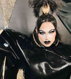 Anubis Finch Instagram - drag connn pt 1 ⚜️ thank you to everyone who came to see me this weekend at @rupaulsdragcon 🖤 was so much fun to see you all x #DragCon #rupaulsdragrace