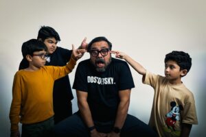Anurag Kashyap Instagram - Sab log ab mujhe villain villain bolne lage hain , mujhse darne ki acting karte hain, lekin pata hai mujhse bhi bada khatarnak villain kaun se , jinse main wakai darta hoon , acting nahin karta , miliye in khoonkhaar minions se . Ye kaun hain , jaldi batata hoon . 📸 @wankhede_shreya