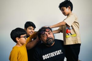 Anurag Kashyap Instagram - Sab log ab mujhe villain villain bolne lage hain , mujhse darne ki acting karte hain, lekin pata hai mujhse bhi bada khatarnak villain kaun se , jinse main wakai darta hoon , acting nahin karta , miliye in khoonkhaar minions se . Ye kaun hain , jaldi batata hoon . 📸 @wankhede_shreya
