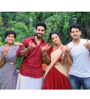 Anusha Hegde Instagram - ⭐️⭐️⭐️⭐️⭐️⭐️
Old v/s new❤️
Suryakantham ❤️