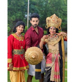 Anusha Hegde Instagram - ⭐️⭐️⭐️⭐️⭐️⭐️
Old v/s new❤️
Suryakantham ❤️