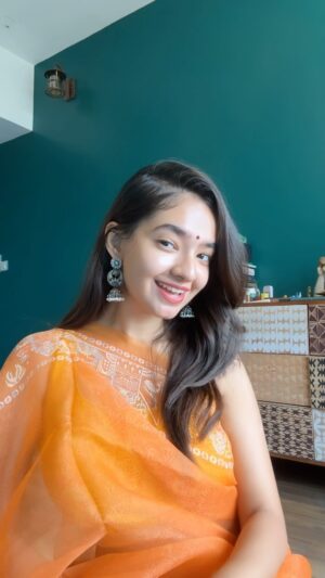 Anushka Sen Instagram - Toh bolo haan ki haan? 😉🙂‍↔️🤭🧿 
.
On Anushkians Demand!! Going to make reels which you guys want, comment and tell me what next? 💯🔆
Love you guys so muchhh 
#reels #reelsinstagram #trending