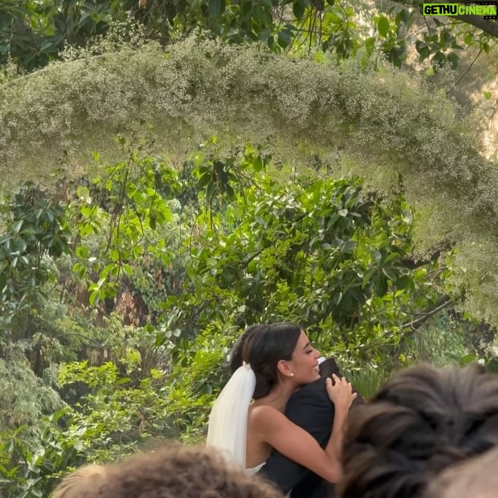 Any Gabrielly - 420.9K Likes - What a gift it is to see friends making their dreams come true 🥹 @sabinahidalgo you were the most beautiful bride and my heart is overflowing. Viva el amor!!! 🤍
Also, @nowunited reunited babyyyy!!! ✨✨✨