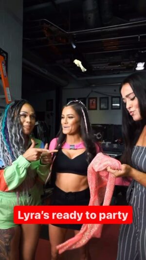 Aoife Cusack Instagram - @real_valkyria teams up with @kaydenwwe & @katana_wwe to take on #DamageCTRL TONIGHT on #WWERaw! 🔥🔥🔥