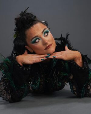 Aoife Cusack Instagram - Birdie in the Bank🪶

💄 @vc_makeupartist
