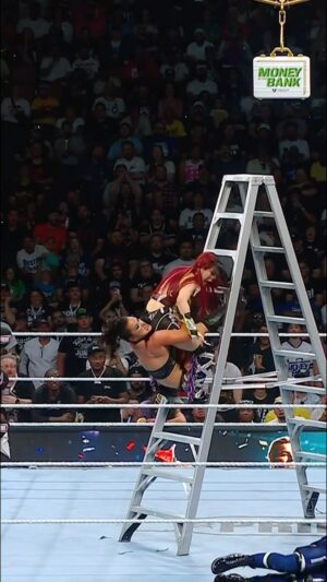 Aoife Cusack Instagram - THE STRENGTH of @real_valkyria on full display! 💪🔥🪜 #MITB