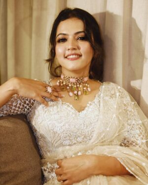 Aparna Das Instagram - Glammed up and feeling like a ⭐️ for #FILMFARE

Outfit : @t.and.msignature 
Jewellery : @m.o.dsignature