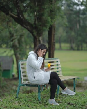 Aparna Das Instagram - If you go, I’ll stay
You come back, I’ll be right here
Like a barge at sea
In the storm, I stay clear 🎶

📸 @ajil_kuttikatt
