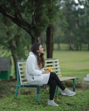 Aparna Das Instagram - If you go, I’ll stay
You come back, I’ll be right here
Like a barge at sea
In the storm, I stay clear 🎶

📸 @ajil_kuttikatt