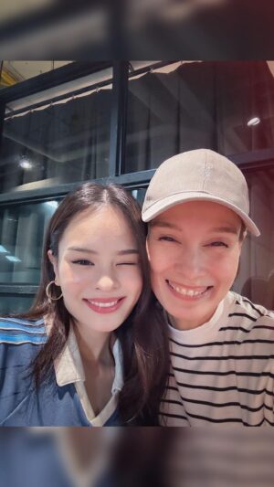Apasiri Nitibhon Instagram - 😊ขอบคุณที่มาร้องเพลงโปรดของอาด้วยกัน สนุกจังเลย✨♥️ Love u✨
#goodmoments #allyraum #rpasirifamily
#allynitibhon #rpasiri