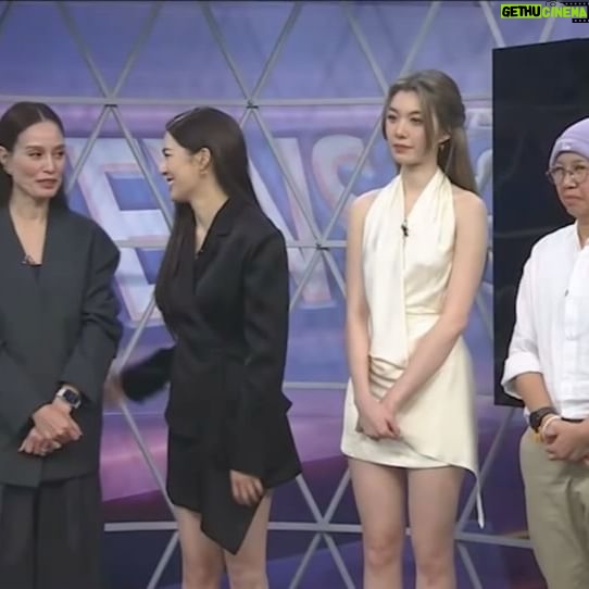 Apasiri Nitibhon - 63.4K Likes - ขอบคุณคุณดิว พี่นาย ที่ไว้วางใจชวนให้มาเป็นคุณรัศมีหนึ่งในครอบครัว ฐานานุศักดิ์ ที่อบอุ่นนะคะ😊ท้าทายทั้งบทบาทในการแสดง และท้าทายระบบรอบทิศทางสุดๆ😅 สนุกมากๆค่ะ ขอบคุณนักแสดงที่น่ารักทุกท่านและทุกภาคส่วนที่เกี่ยวข้องกับซีรี่ส์เรื่องนี้ ขอบคุณผู้ชมทุกท่านที่สนุกกับการหลบหนีของคุณรัศมี เชื่อว่าสุดท้ายจะกลับมารักและเข้าใจนาง😊เพราะทุกคนต้องใช้เวลาในการเรียนรู้และยอมรับกับทุกๆเรื่องราวของชีวิต🫰และอย่างที่เคยบอกว่าซีรี่ย์จบทุกคนจะรักเด็กน้อยทั้งสองคนนี้มากขึ้นเป็น 100 เท่า 💯♥️ซึ่งตอนนี้น่าจะพันเท่าแล้ว😊🫶🏻
#ใจซ่อนรัก #thesecretofus
#rpaselfie #งานอาภา