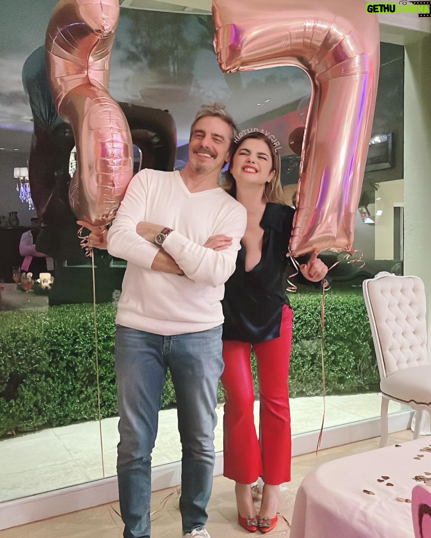 Araceli González - 102.3K Likes - Feliz y merecido cumpleaños para mi! Con mis amores ! 🎉🌸. Mi deseo no es deseo! Es un gracias a mi vida hoy! Mi elección hoy! Mi amor hoy! Gracias soy muy afortunada y quiero agradecer ❤️