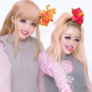 Arakawa Instagram - ∠ｨ･/朮″─　のいけめろと💖

@furyu_girlslabo のプリはいつだってうちらの味方💖💖

わたウサデビューして、推しのpiemoでも撮った💖💖

#正直楽しすぎた
#池田さん可愛すぎ
#かわいすぎんやめやあ？
#フリューのプリは私の全部の青春を知っている
#吉本ギャウじわ

池田さんのちゃんねるにて
楽屋のコント衣装の中からギャルコーデ組んで(?)
プリ撮りに行ってまーす🧞‍♂️⭐️💖💖

@ikenao0919  ほんまにほんまにお忙しい中ありがとうございました❤️😭😭😭😭