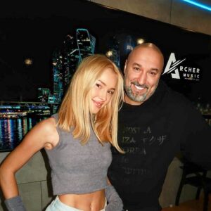 Aram Ananyan Instagram - Твоё сердце заслуживает такой же доброты, которую ты так легко даришь другим!!! С премьерой малышка Хрис @xrstiianaa 🎶 #чувства #archermusic
Чувства в большей мере зависит от хода мыслей, чем от внешних обстоятельств.