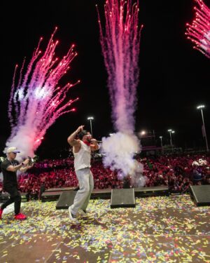 Arán de las Casas Instagram - Gracias a mi combo por hacerme vivir un show inolvidable 🫶🏼 Caracas ustedes se pasaron …. Que energiaaaaaa 😍 los amoooooooooooooo , cuál es tu foto favorita ?????