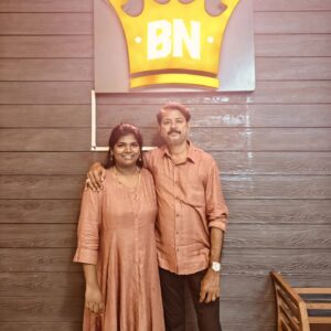 Aranthangi Nisha Instagram - என்ன சொல்லி வாழ்த்துவது, என் காதலனுக்கு, என் கணவனுக்கு, என் நண்பனுக்கு, எனக்கு எல்லா சுதந்திரமும் கொடுத்து எனக்கு பின்னால் எப்பொழுதும் நிற்கும் என் உயிருக்கு, யார் என்ன சொன்னாலும் அவருக்கு நான் மட்டும் தான் ராணி, என் ராஜாவுக்கு இனிய பிறந்தநாள் வாழ்த்துக்கள்.. எப்பொழுதும் உங்கள் வாழ்க்கையில் சந்தோஷம் மட்டுமே நிலைத்து நிற்கட்டும் அதற்கு பக்கபலமாக நிஷா இருக்கட்டும்