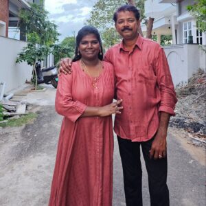 Aranthangi Nisha Instagram - என்ன சொல்லி வாழ்த்துவது, என் காதலனுக்கு, என் கணவனுக்கு, என் நண்பனுக்கு, எனக்கு எல்லா சுதந்திரமும் கொடுத்து எனக்கு பின்னால் எப்பொழுதும் நிற்கும் என் உயிருக்கு, யார் என்ன சொன்னாலும் அவருக்கு நான் மட்டும் தான் ராணி, என் ராஜாவுக்கு இனிய பிறந்தநாள் வாழ்த்துக்கள்.. எப்பொழுதும் உங்கள் வாழ்க்கையில் சந்தோஷம் மட்டுமே நிலைத்து நிற்கட்டும் அதற்கு பக்கபலமாக நிஷா இருக்கட்டும்
