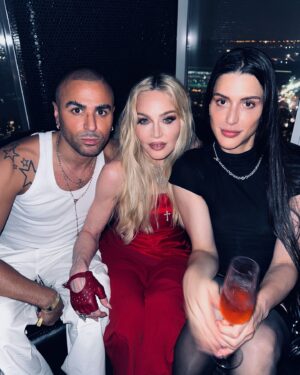 Arca Instagram - if i could say one thing bout new york city is there’s no other city where diversity and resonance respect and inclusion can sit side by side so harmoniously 
- and that’s the future i want for the planet ❤️‍🔥 new york 🌆