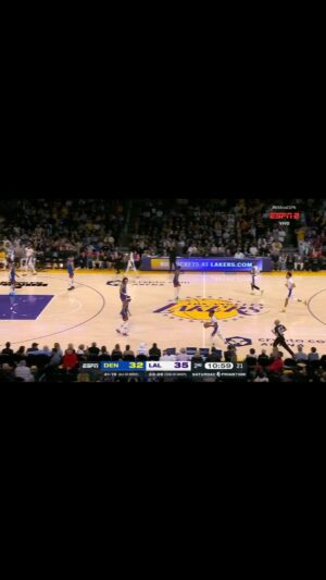 Ari Aguiar Instagram - 👑 👑 👑 👑

Lebron James. Primeiro a chegar. 40 mil pontos na carreira. Somos privilegiados de ver a carreira completa desse jogador único na história do esporte. Não só do basquete, mas de qualquer esporte. Lebron James. #nbanaespn