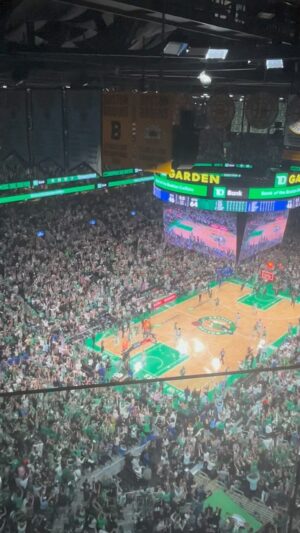 Ari Aguiar Instagram - Bola do meio da quadra do Pritchard. A reação da galera é espetacular. TD Garden é espetacular 

By @pj.ggodoy