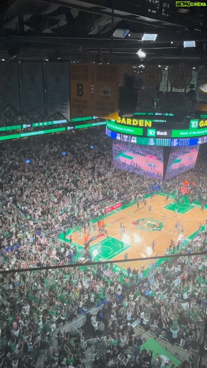 Ari Aguiar - 2.8K Likes - Bola do meio da quadra do Pritchard. A reação da galera é espetacular. TD Garden é espetacular
By @pj.ggodoy
