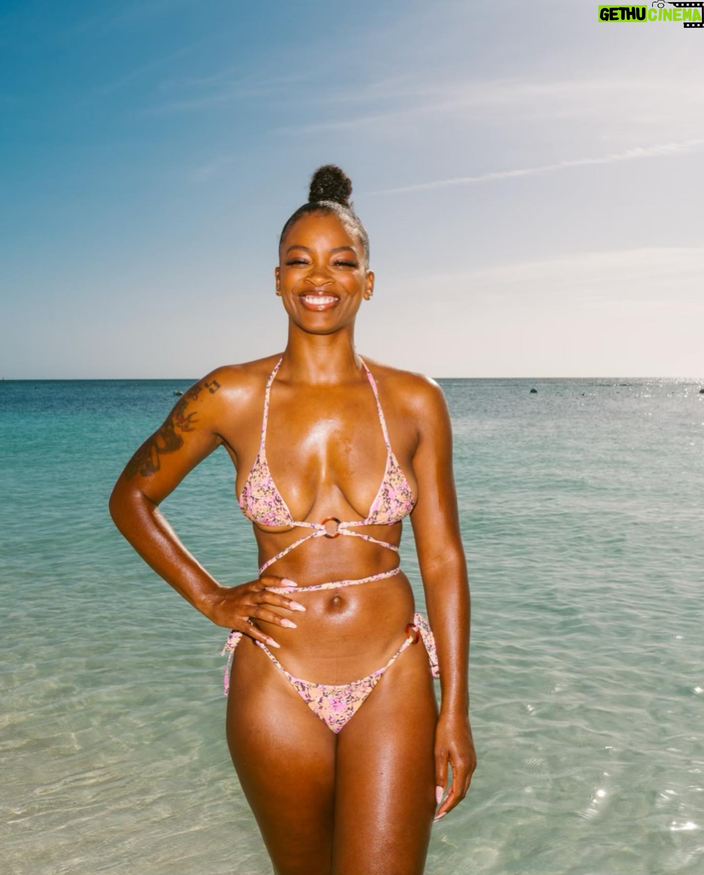 Ari Lennox - 303.6K Likes - Afro Blue