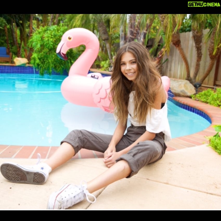 Aria Spinello - 1.9K Likes - Happy Camper.. #flamingo #saturday #bookedit #happyday #smile #converse #tillys #younghollywood #actressš¬ #lamodelsyouth