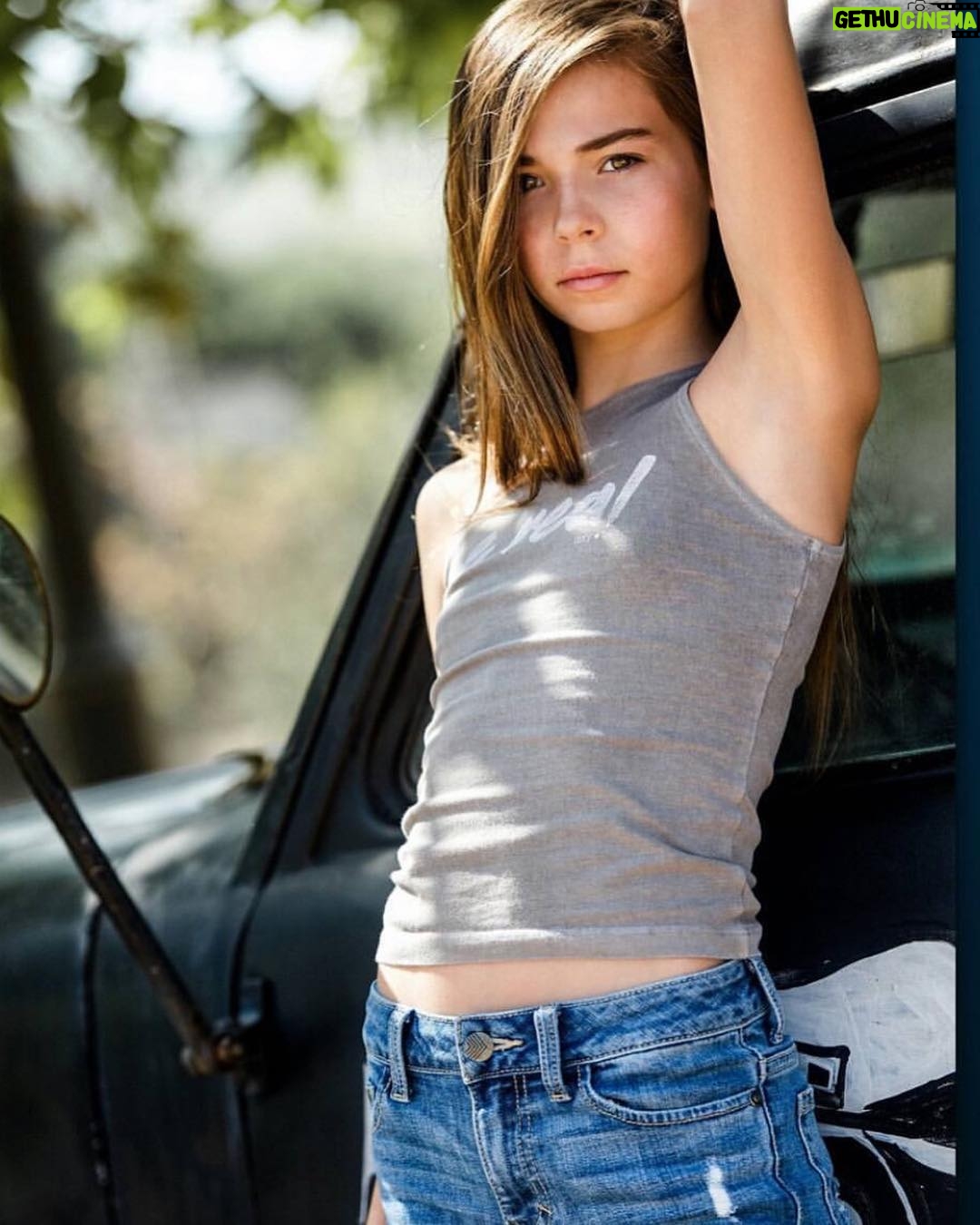 Aria Spinello - 3.2K Likes - Hey Santa..