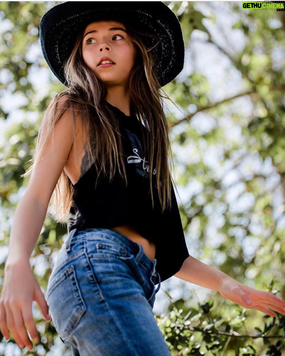 Aria Spinello - 1.7K Likes - Me searching for the solar eclipse of the š @izzybeclothing #explorer #searching #fashionista #hats #jeans #missmejeans #dancer #younghollywood #actor #teenstyle #dreamer #modellife #teen
