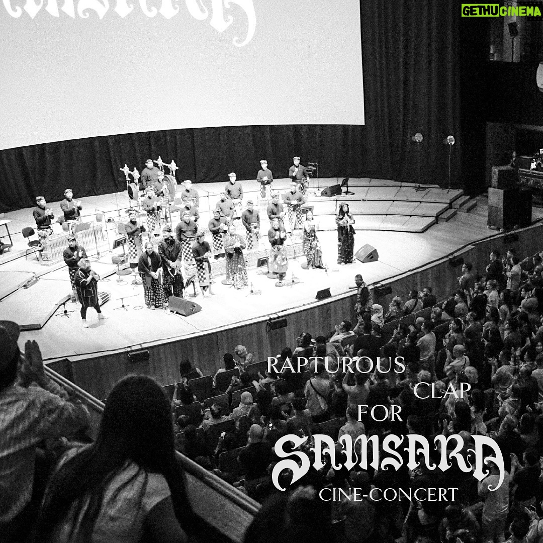 Ario Bayu - 479 Likes - A photo you can hear.
Gemuruh tepuk tangan dari para penonton yang memenuhi @esplanadesingapore kala itu, memacu semangat kami untuk terus berkarya.
Setelah memulai perjalanan kami di Singapore, kali ini Samsara cine-concert akan hadir di @indonesiabertutur! Catat tanggalnya:
🗓️ 16 Agustus 2024
⏰ 19:30 WITA
📍 Peninsula Island, Nusa Dua, Bali
Untuk kamu yang sudah menantikan panggung Samsara di Indonesia, jangan sampai melewatkannya karena pemutaran ini GRATIS!
Sampai jumpa di @indonesiabertutur! 🤍
________________________
The roar of applause from the audience who filled @esplanadesingapore at that time moved us. Our audience’s most significant appreciation drives us to keep creating.
After kicking off our journey in Singapore, Samsara cine-concert is coming to @indonesiabertutur! Mark your calendar on August 16th at 19:30 WITA.
See you at @indonesiabertutur! 🤍
#Samsara #FilmSamsara #SamsaraCineconcert #SilentMovie #BlackandWhiteMovie