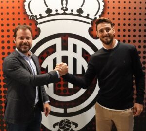 Aritz Aduriz Instagram - En una etapa nueva y diferente, volver al @rcdmallorcaoficial es especial y me alegra mucho. Ilusionado con aportar mi granito de arena para que el Club siga creciendo. Amunt! 👺